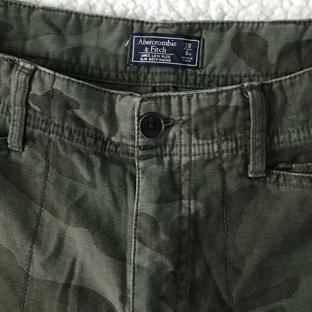 Abercrombie and Fitch cargo camo jeans - Picture 3 of 5